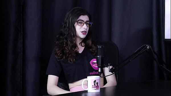 Fez um pack de fotos escondendo o pau e um homem gostou, e apesar de t&iacute_mida, na internet faz o que quer - Yumi Trap (Transsexual) (SHEER/RED)