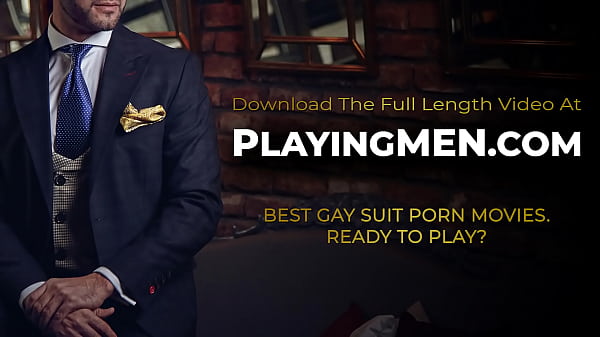 Um galã elegante deu uma foda sem camisinha estilo cachorrinho