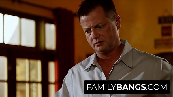 FamilyBangs.com ⭐ Il patrigno severo riempie la sua sfacciata figliastra adolescente, Eric Masterson, Whitney Wright