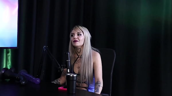 Envió un mensaje y fue a grabar con un actor enano, y su primera escena fue anal - Kyra (SHEER/RED)