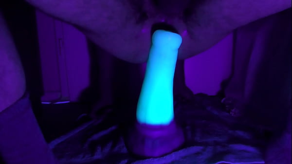 Otter Dildo Balls Deep Black Light UV Analdildospiel – Leuchten im Dunkeln, extremes DD-Spiel