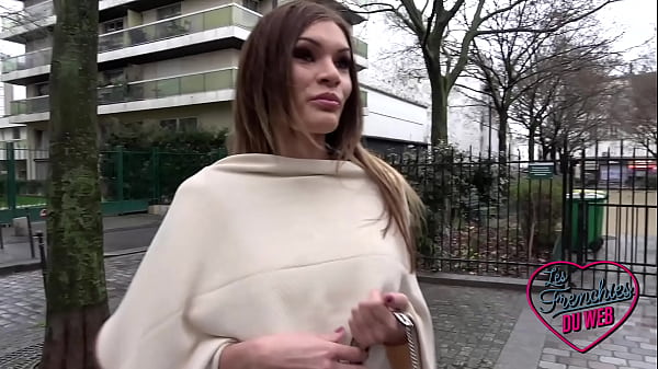 Kitana, una bellissima ragazza russa dalle curve sensuali