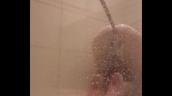 Fagot taking a shower