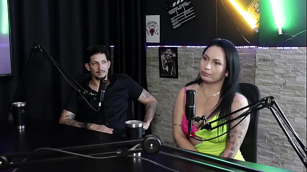 Guarda il video giocoso e sexy per adolescenti