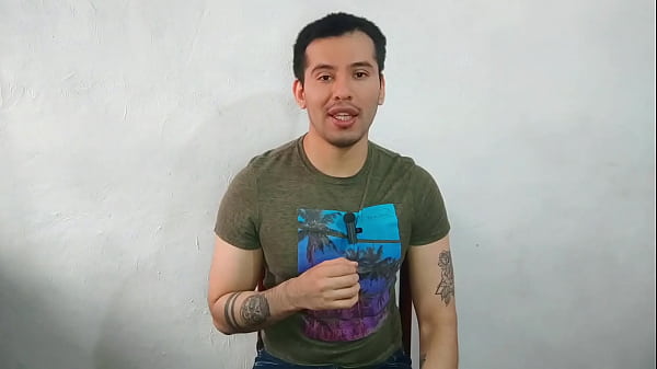 L'uomo muscoloso alba&ntilde_il vergon di 20 cm scopa a pelo il culo di un dirigente di banca in un cinema porno! storia sessuale