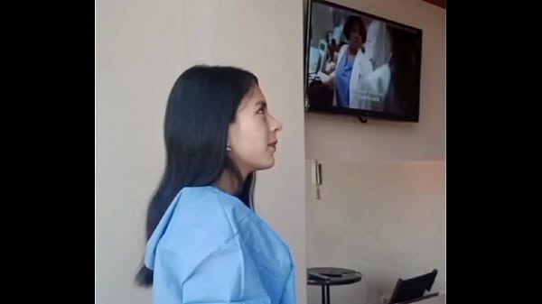 ¡Qué buen uniforme! Voy a la oficina y me hace una mamada de los Dioses. SI, TU MISMO, VOY A VENIR MUCHAS VECES Y SER TU CLIENTE... YO DIGO TU FIEL PACIENTE, SOLO DEJAME SACARLE MAS SU FOSA!!