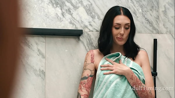 Woah donna... anch'io ho bisogno di farmi una doccia - Oliver Davis, Charlotte Sins