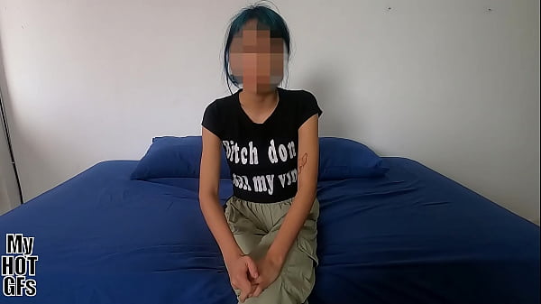 &iexcl_Barely legal! Young girl with just turned 18 years old arrives to try something new...