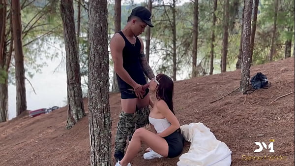 Verloren im Wald – ich ficke einen dünnen, geilen Fremden – Danner Mendez und Alicia Trece – KOSTENLOS