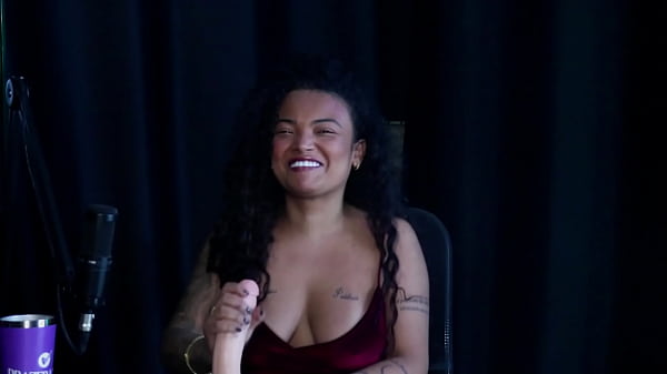 Safada demonstrates her blowjob after saying that creating content is a long-term investment - Ga&uacute_cha Yasmin (SHEER/RED)