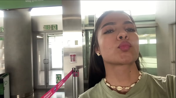 Un passager à bord se masturbe avec de la CRÈME dans la SALLE DE BAINS de l'AVI&Oacute_N