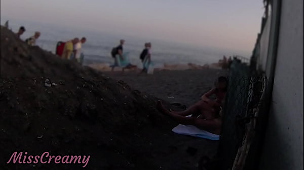 Hübsches Amateur-Teenie-Mädchen