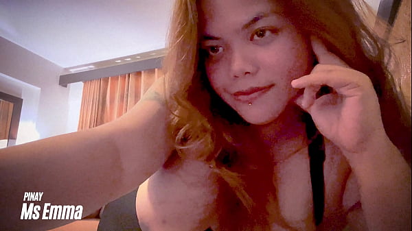 Hermanastra filipina muy caliente con grandes tetas se masturba ante la cámara