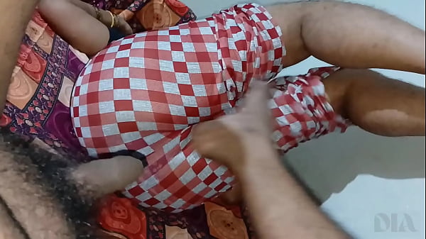 La matrigna l'ha scopata forte nel suo culo grosso