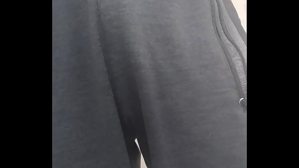 GASTE85, Peeing in bathroom