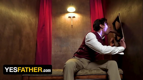YesFather - El lindo chico latino Gabe Bradshaw es perforado por un sacerdote pervertido durante una confesión apasionada