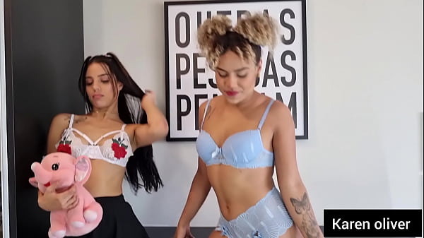 I made my little girlfriend give her ass to fuck her and the three of us enjoyed it together