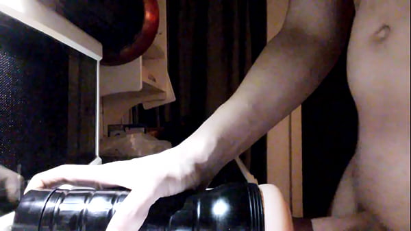 Neues Spielzeug in der Wohnung des Ex eingeweiht