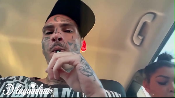 Heiße, verspielte Teenie-Posen – sexy