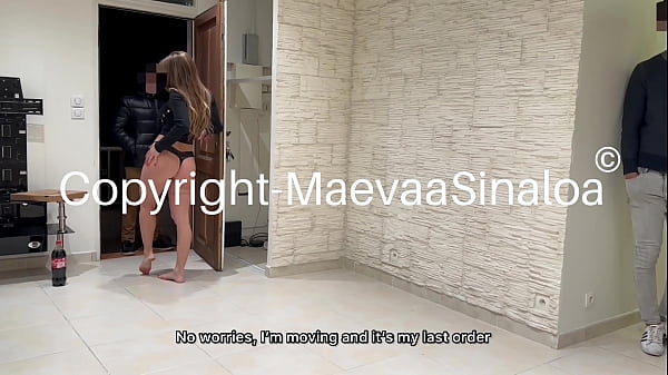 Meine Frau fickt mit dem Pizzaboten und sie schluckt sein Sperma