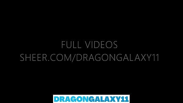 (Pubblico all'aperto) Sesso orale in montagna con uno strano escursionista molto arrapato