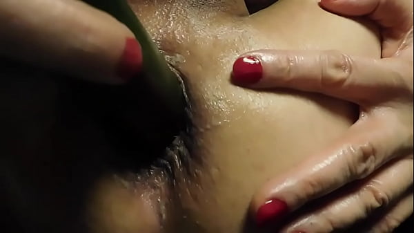 Tre falli e una zucchina, per gli amanti del porno