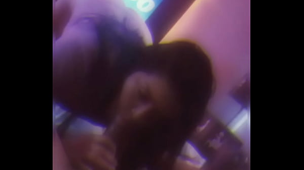 J'étais seul et très excité jusqu'à ce que j'invite un ami à me baiser