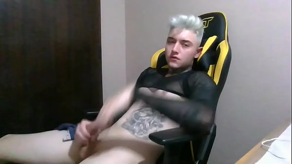 uma garota quis cobrar um alto valor pra eu penetrar nela dai eu disse com esse pre&ccedil_o eu se masturbo na sua frente e passa olha minha cara de preocupado,&quot_logo eu que por onde passo todos me come com o olho&quot_