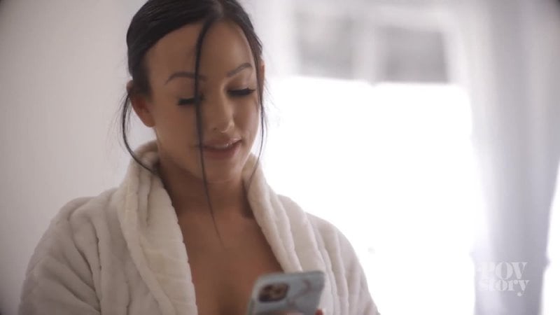 Mẹ kế lừa dối của tôi Jennifer White, Codey Steele (giọng nói tự động)