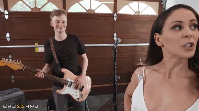 Ich möchte dein Muttervideo mit Cherie Deville, Juan Loco, Jimmy Michaels und Diego Perez ficken. Porno-Milfs mögen es groß