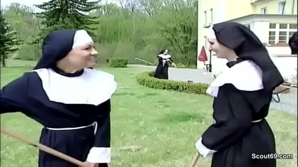 Geile Nonne wird vom Handwerker heimlich entjungfert