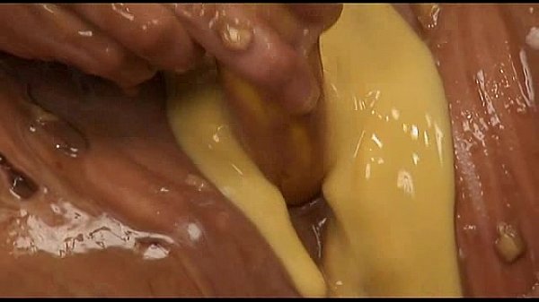 Sandie Caine chapoteando