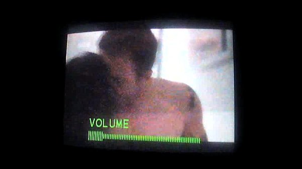 Nataly Tavares fa sesso e Javiera Franco guarda Roommates Hbo