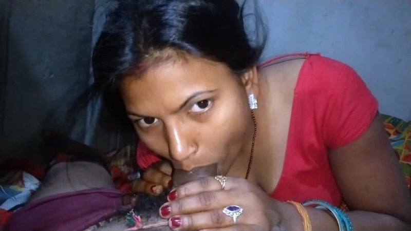 Cow's sister-in-law fucked me alone in the day and inserted cum into her mouth and water came out of her mouth.
